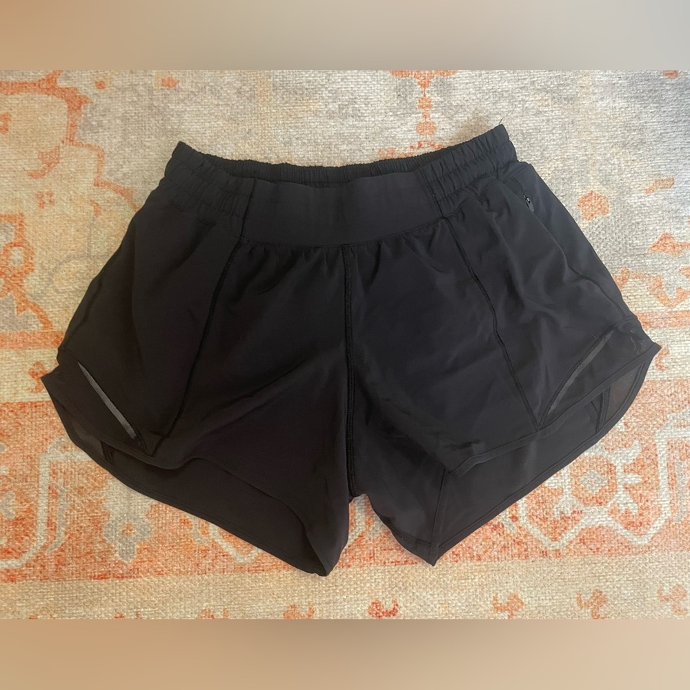 LULU LEMON HOTTY HOT HIGH RISE LINED SHORT 2.5